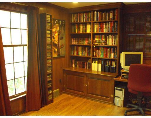 881 Old Hickory Road Mt. Lebanon, PA 15243 - Photo 9 of 16 Den/Family/Great Room.