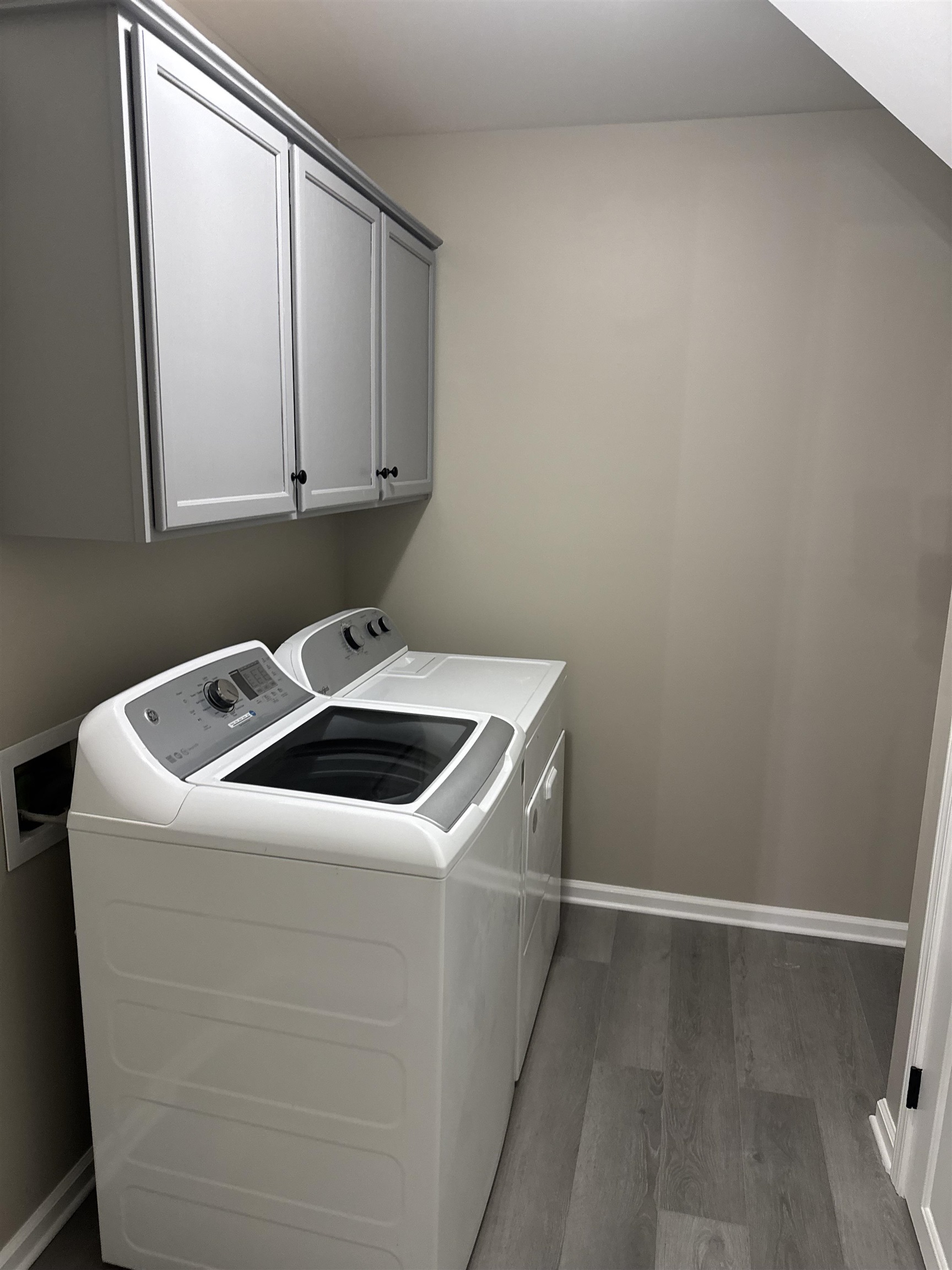 6333 Daybreak Drive Bartlett, TN 38135 - Photo 14 of 21 a utility room with dryer and washer