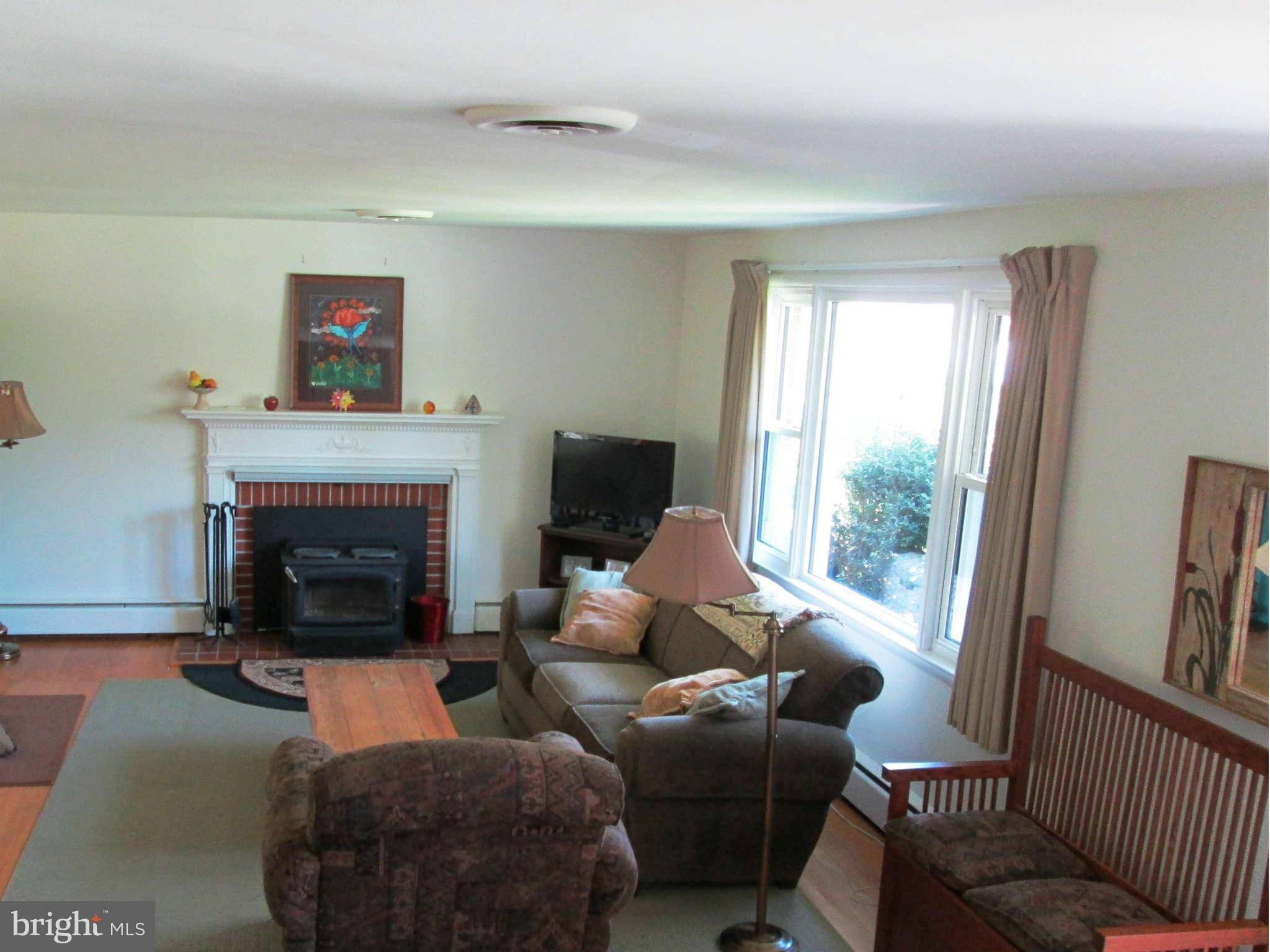 205 Gateswood Road Lutherville-Timonium, MD 21093 - Photo 3 of 28 Living Room