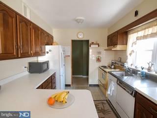 239 Orchard Road Springfield, PA 19064 - Photo 3 of 6 Kitchen