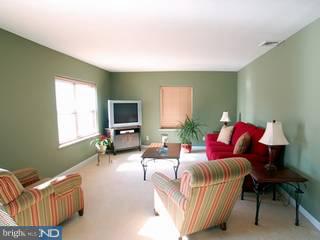 239 Orchard Road Springfield, PA 19064 - Photo 4 of 6 Living Room