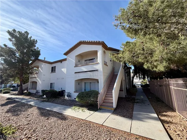 $1,300 | 5650 East Sahara Avenue, Unit 2024, Las Vegas, NV 89142