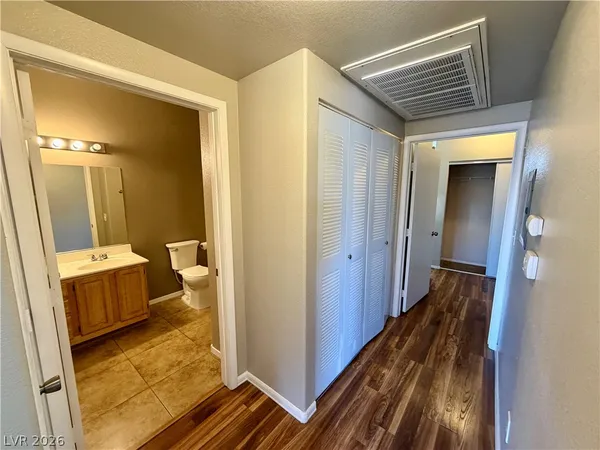 $1,300 | 5650 East Sahara Avenue, Unit 2024, Las Vegas, NV 89142
