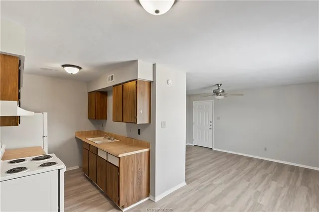 a view of kitchen with washer and dryer