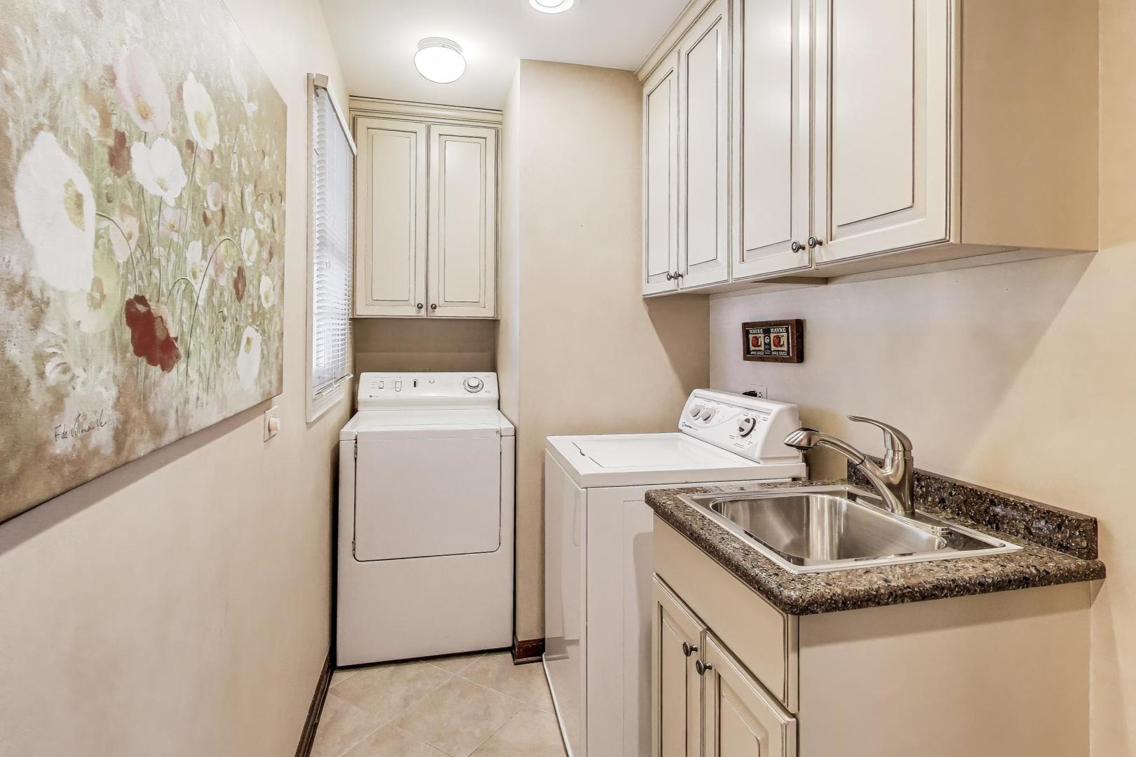 2207 North Brighton Place Arlington Heights, IL 60004 - Photo 16 of 37 a utility room with sink dryer and washer