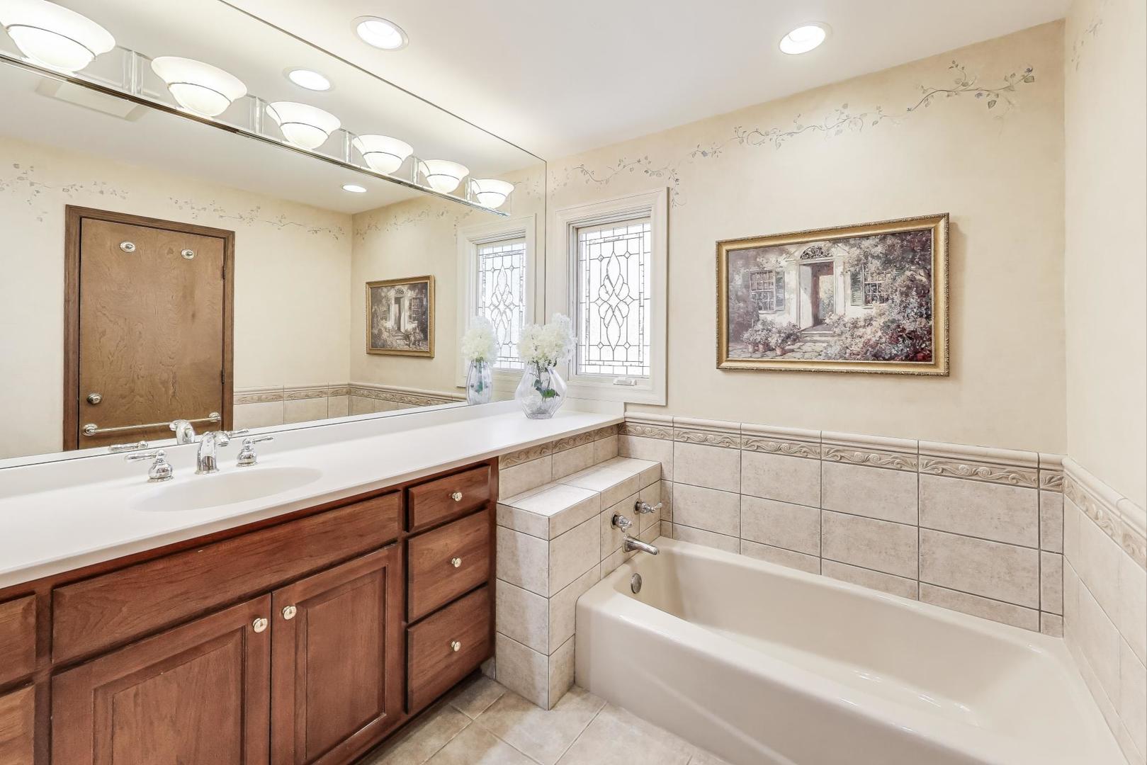 2207 North Brighton Place Arlington Heights, IL 60004 - Photo 19 of 37 a bathroom with a double vanity sink mirror double and bathtub