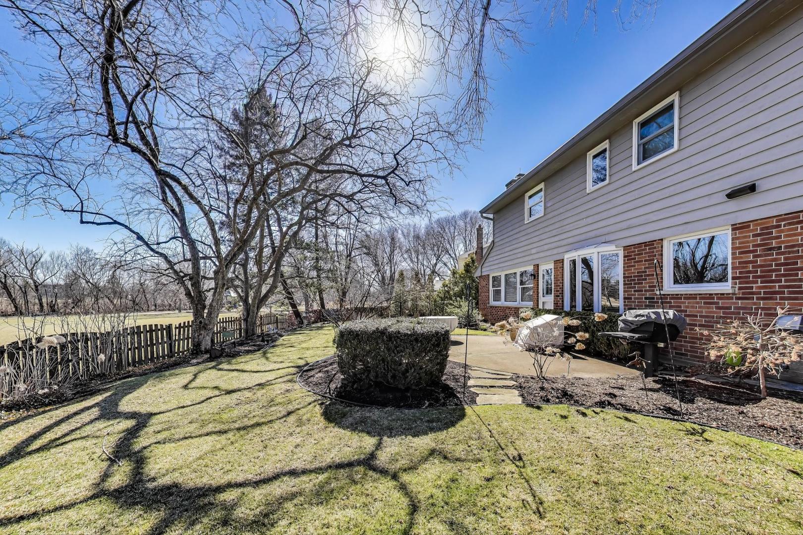 2207 North Brighton Place Arlington Heights, IL 60004 - Photo 32 of 37 a view of a house with snow in the backyard