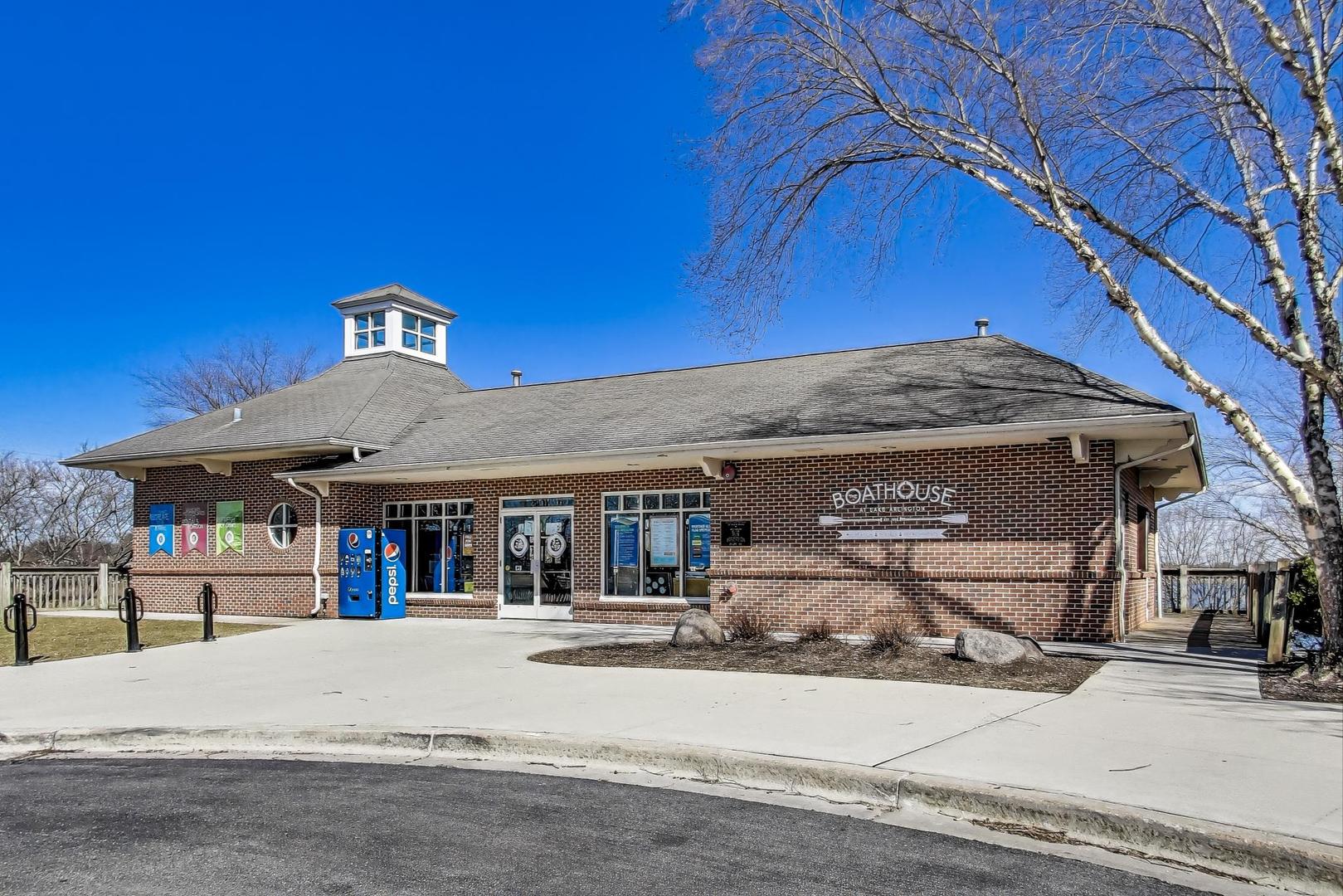 2207 North Brighton Place Arlington Heights, IL 60004 - Photo 33 of 37 a view of a volley ball court