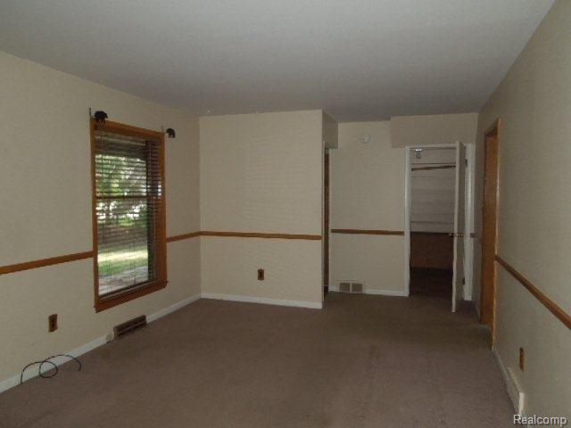6454 Clarkston Road Clarkston, MI 48346 - Photo 12 of 25 16 family room.jpg