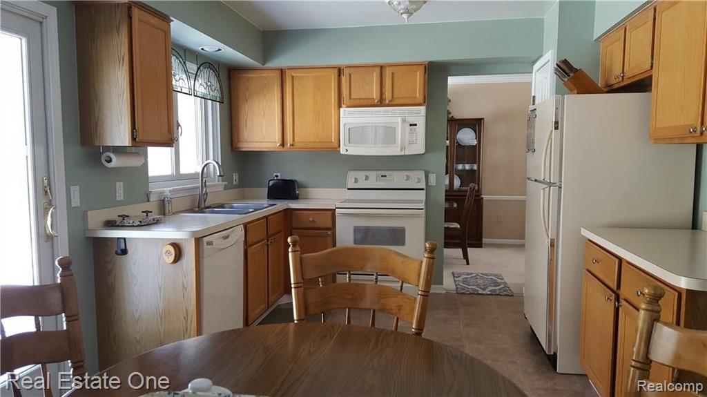 772 Whitney Drive Rochester Hills, MI 48307 - Photo 12 of 27