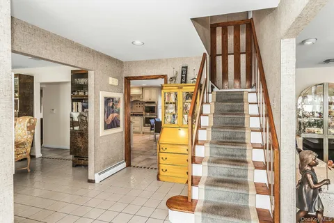 a view of livingroom with furniture