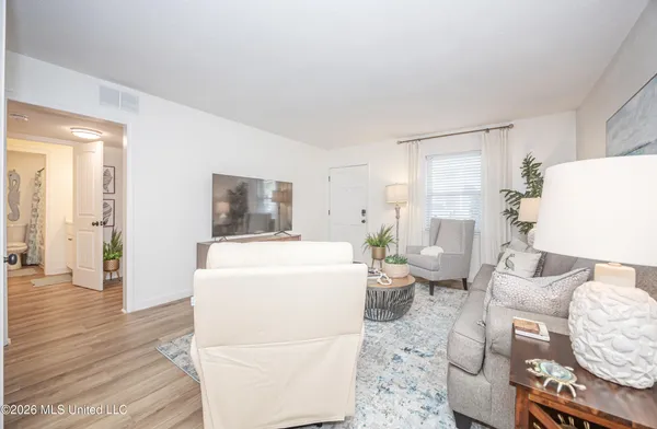 $2,300 | 114 Ethel Circle, Unit 17, Ocean Springs, MS 39564