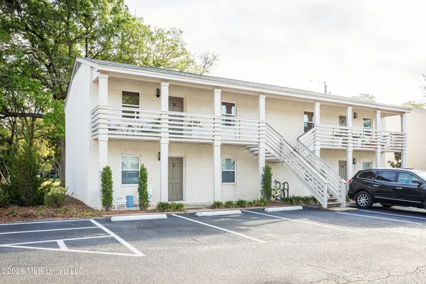 $2,300 | 114 Ethel Circle, Unit 17, Ocean Springs, MS 39564