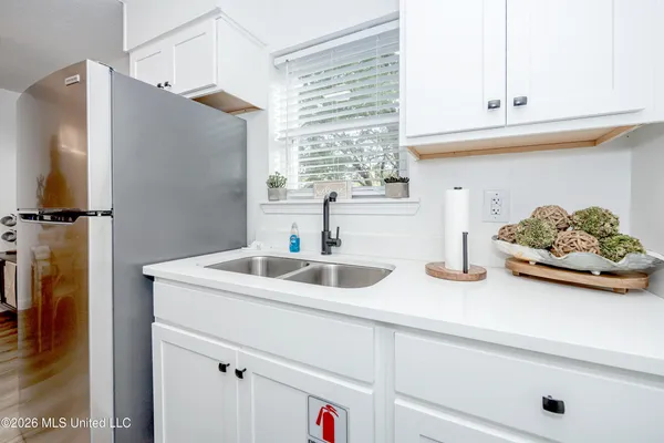 $2,300 | 114 Ethel Circle, Unit 17, Ocean Springs, MS 39564