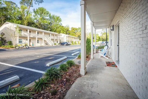 $2,300 | 114 Ethel Circle, Unit 17, Ocean Springs, MS 39564