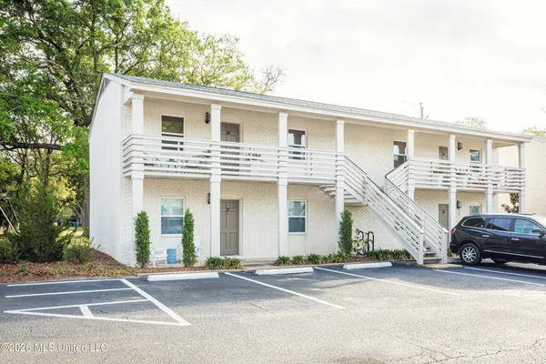 $2,300 | 114 Ethel Circle, Unit 17, Ocean Springs, MS 39564