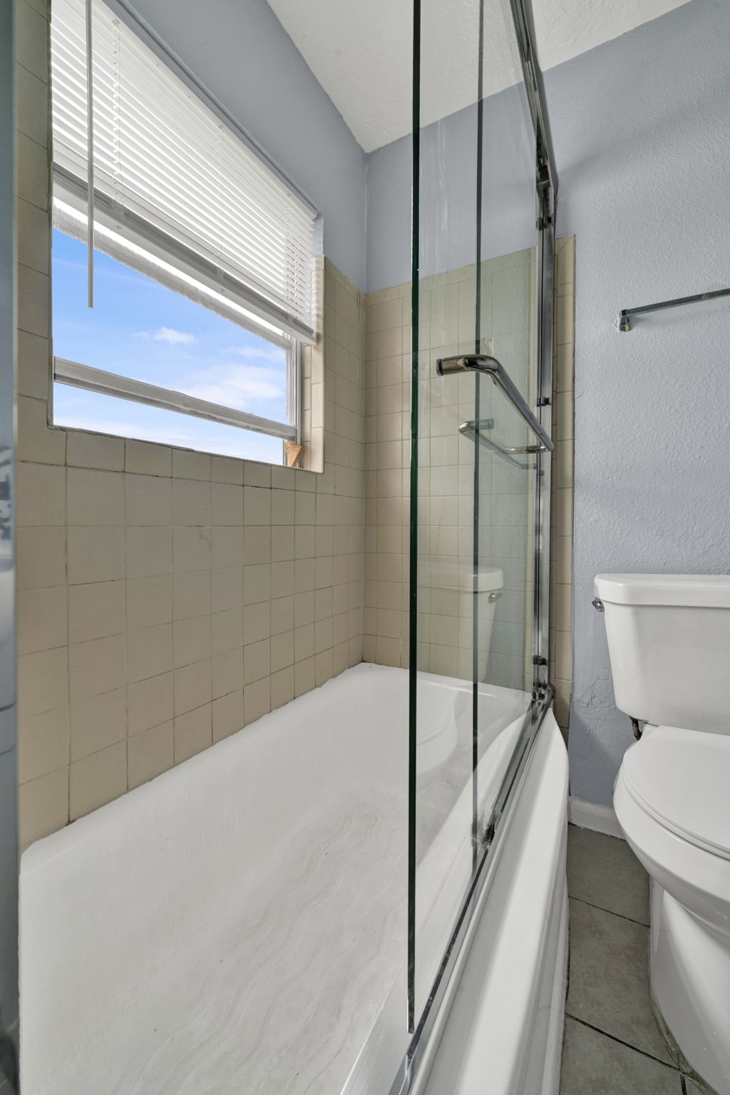 904 Beverly Avenue, Unit 6 Pasadena, TX 77506 - Photo 11 of 32 a bathroom with a toilet and a shower