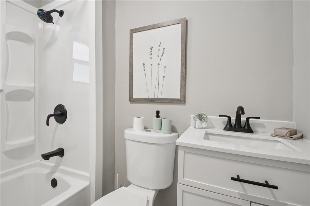 471 Melville Street Rochester, NY 14609 - Photo 23 of 31 Bathroom
