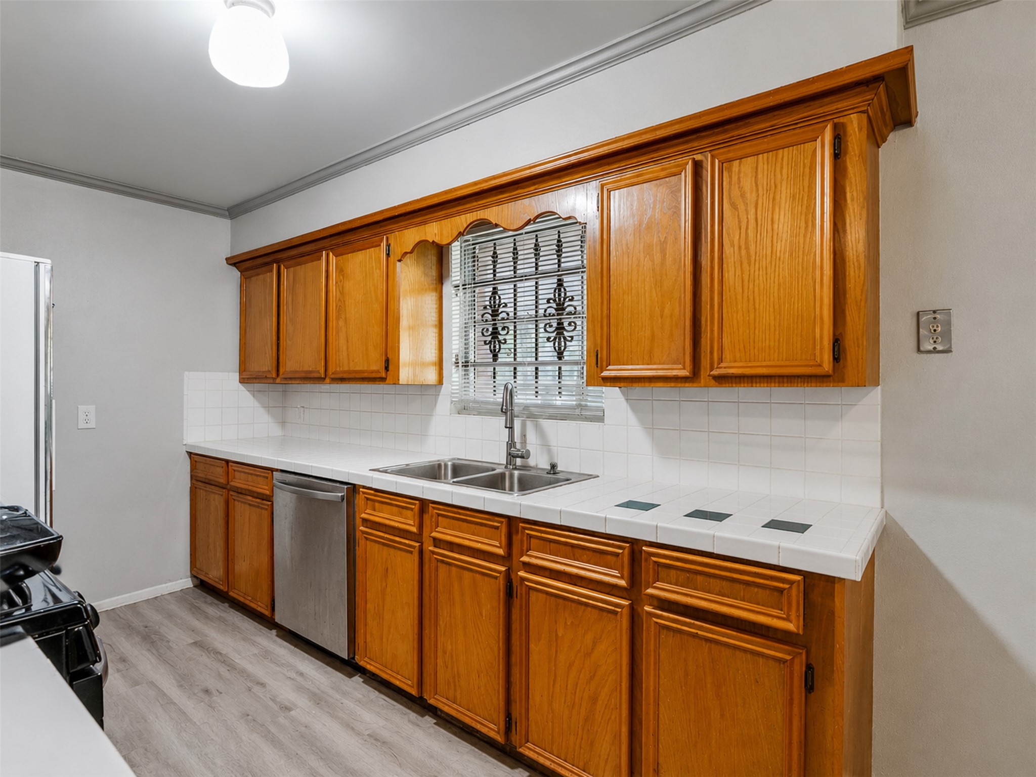 4123 Friar Point Road Houston, TX 77047 - Photo 18 of 19 Living room view to kitchen