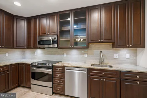 $975,000 | 3231 Sutton Place Northwest, Unit D, Washington, DC 20016