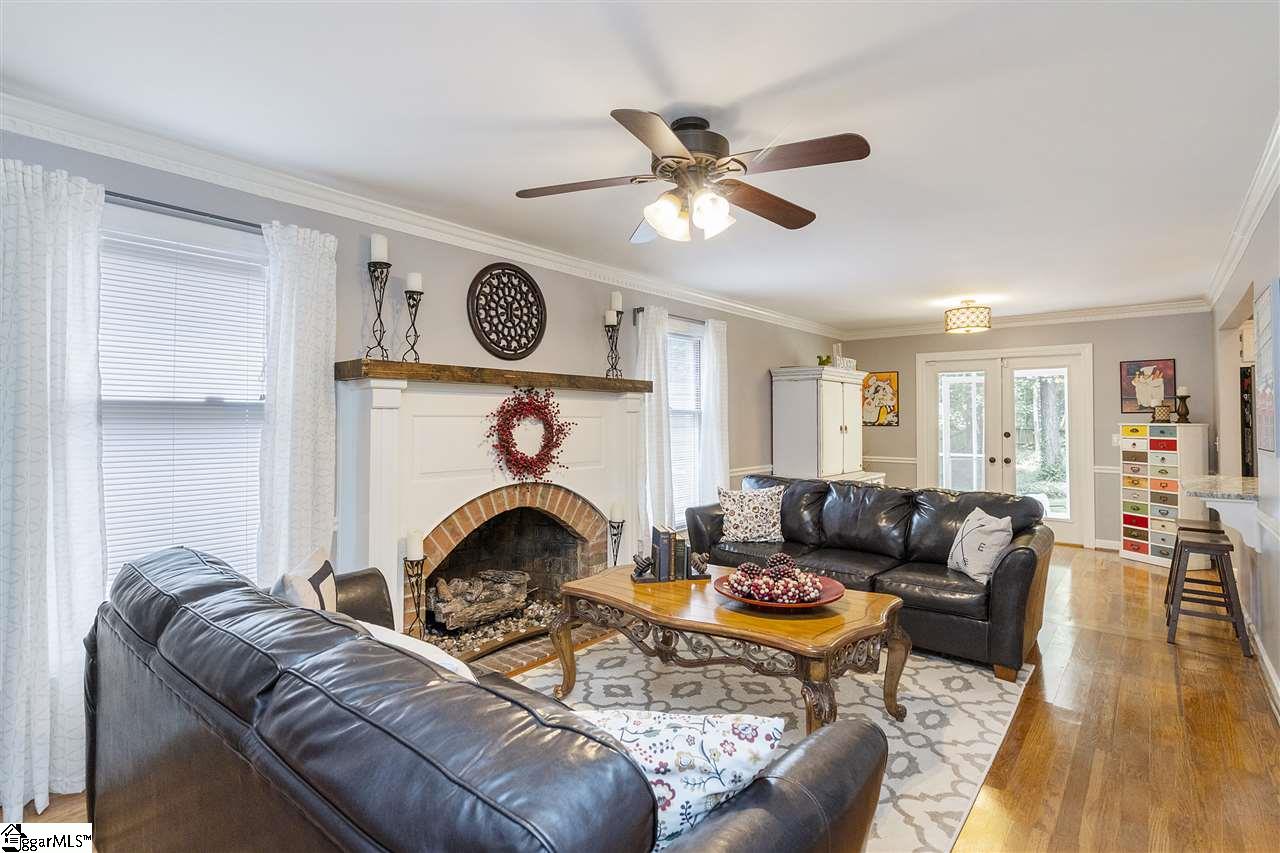 214 Loblolly Lane Greenville, SC 29607 - Photo 2 of 35 Gallery Image 2