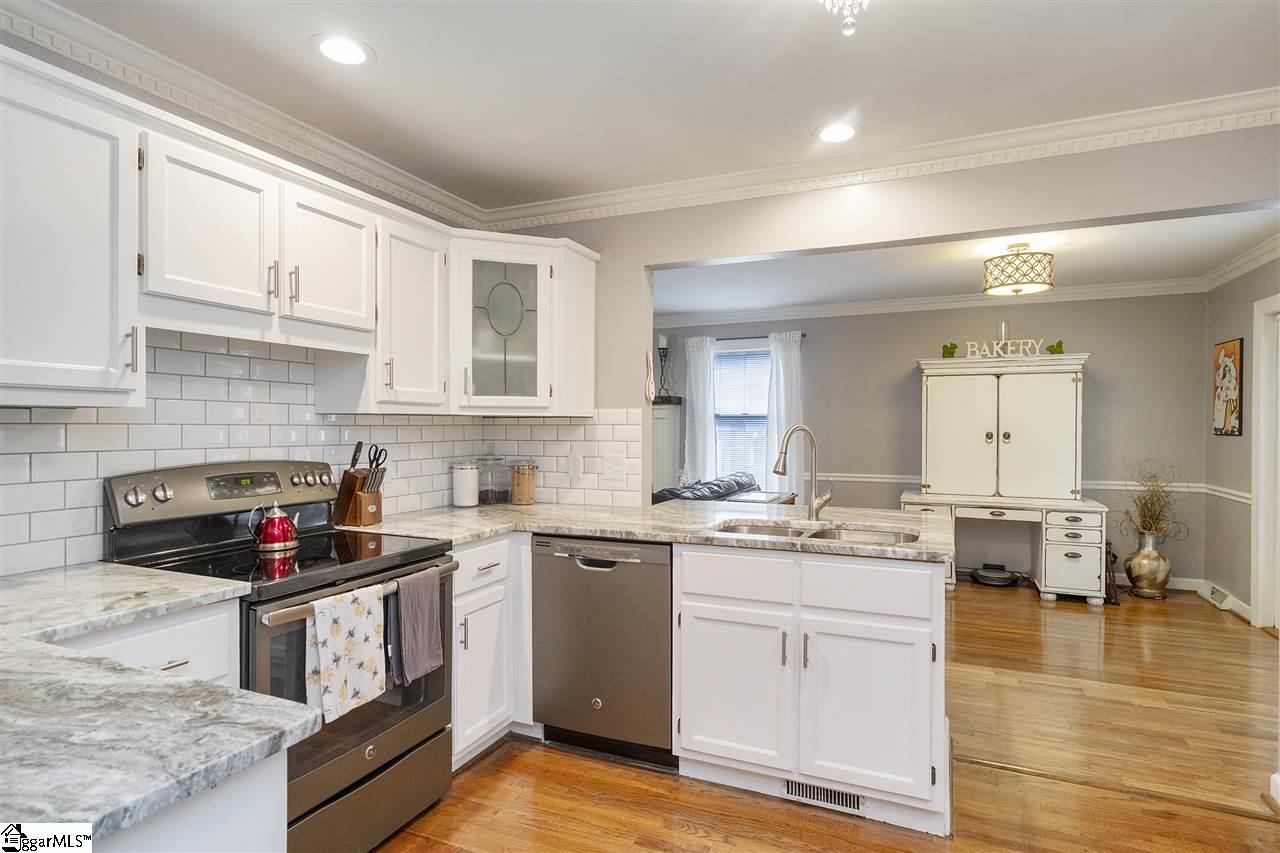 214 Loblolly Lane Greenville, SC 29607 - Photo 12 of 35 Gallery Image 12