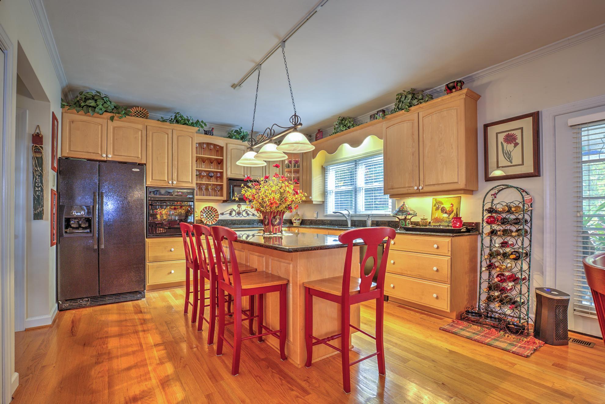246 McIntosh Road Roanoke, VA 24019 - Photo 11 of 41 Kitchen1