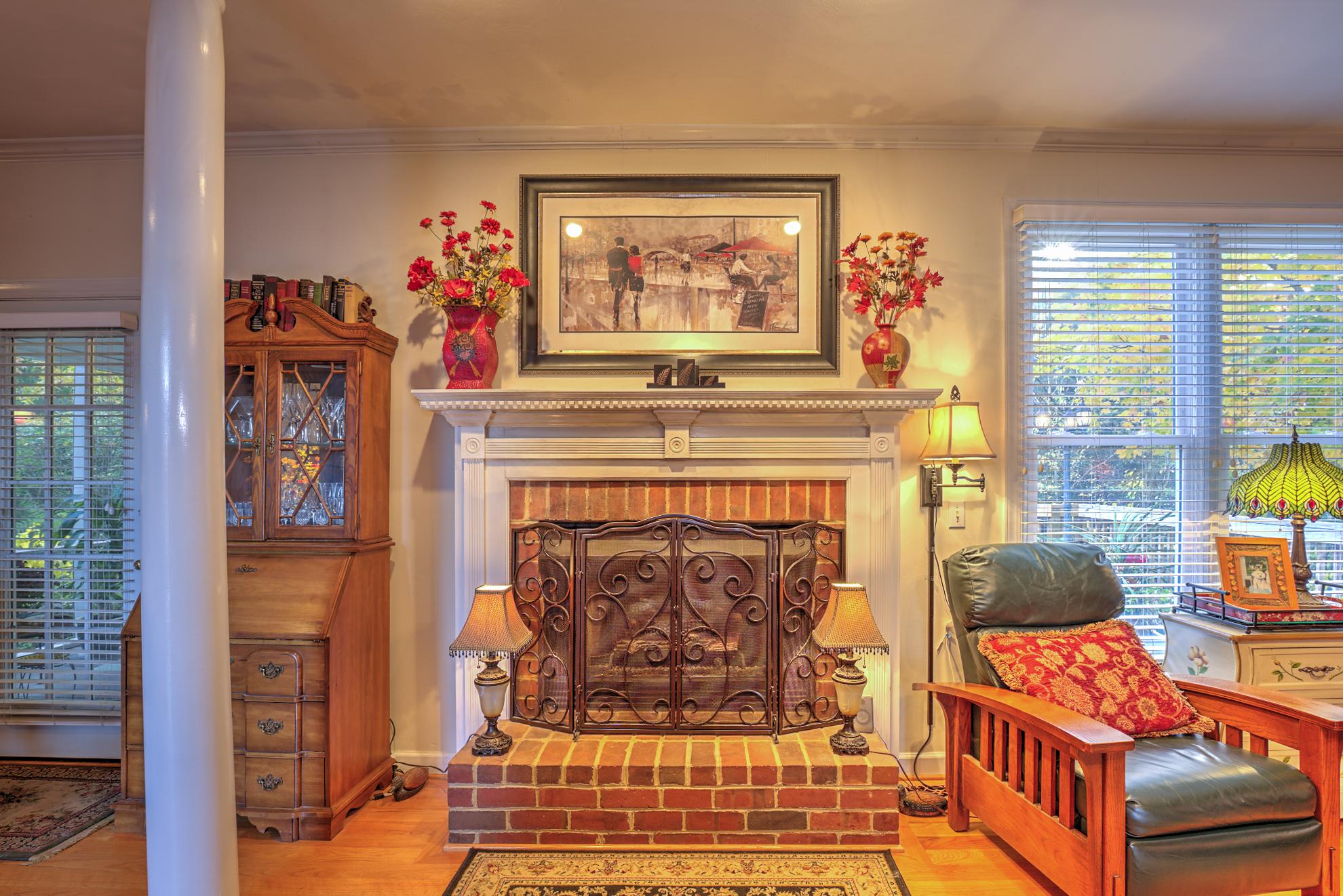 246 McIntosh Road Roanoke, VA 24019 - Photo 18 of 41 LivingRmFirePlace1
