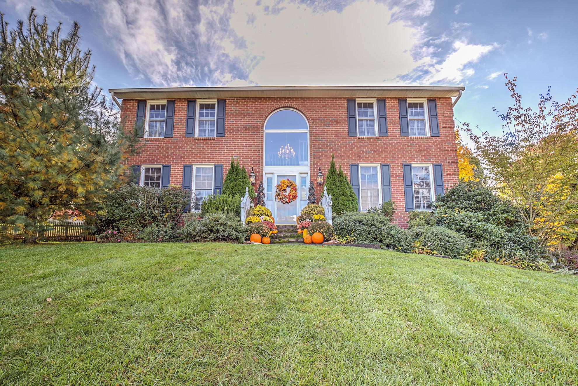 246 McIntosh Road Roanoke, VA 24019 - Photo 3 of 41 Front4