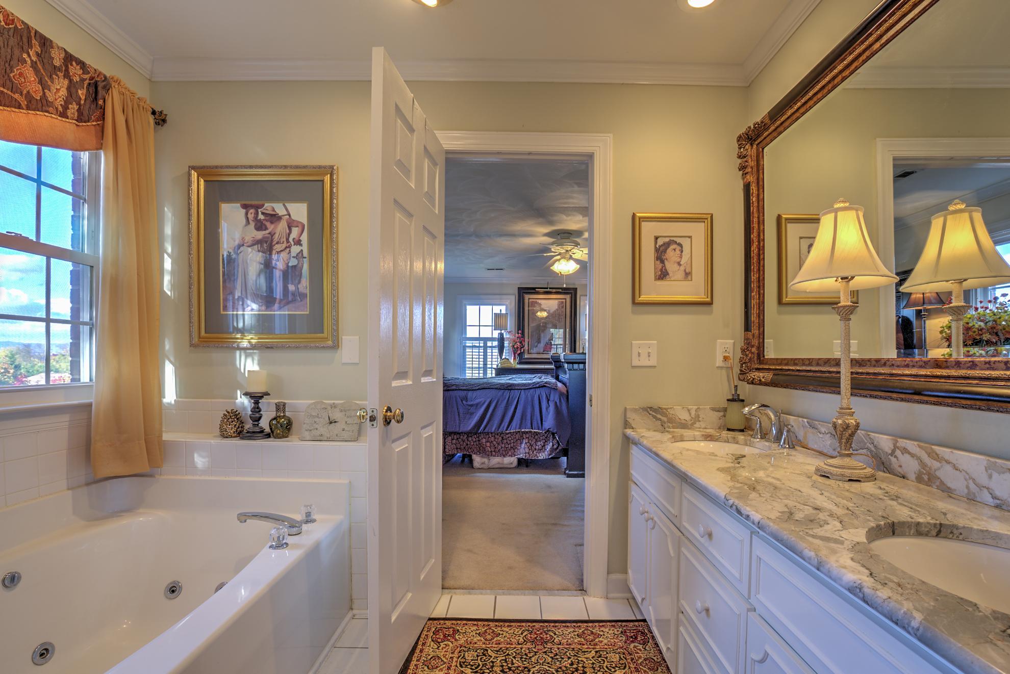246 McIntosh Road Roanoke, VA 24019 - Photo 29 of 41 MasterBath