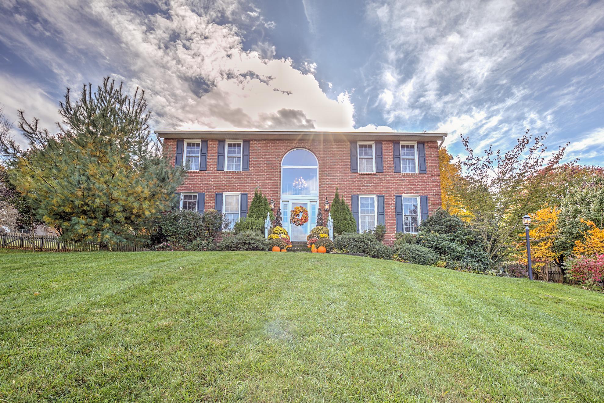 246 McIntosh Road Roanoke, VA 24019 - Photo 4 of 41 Front