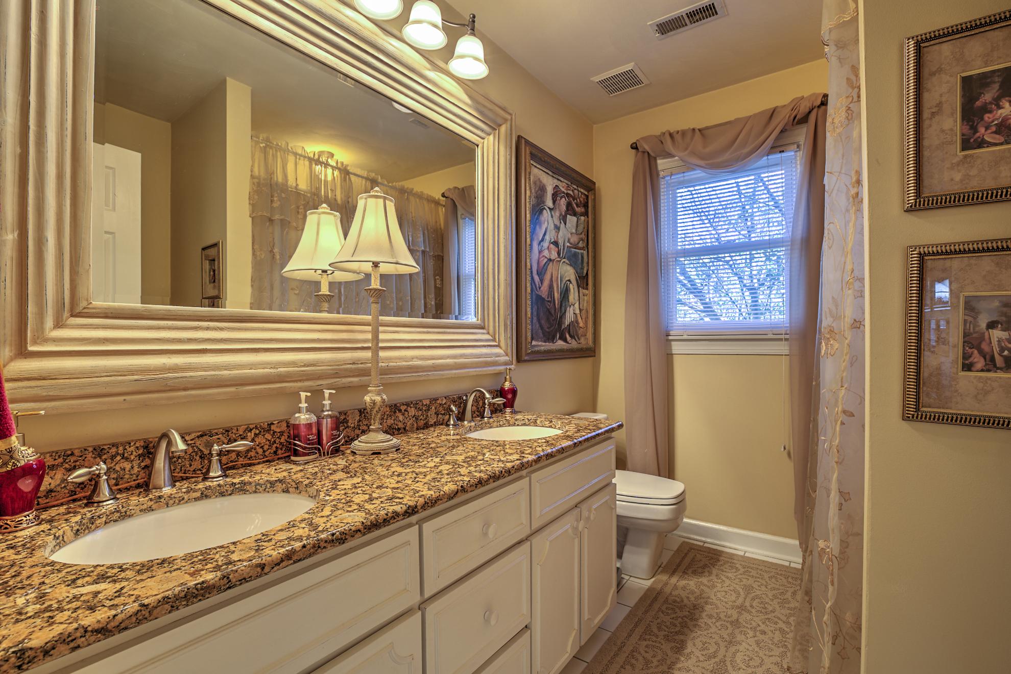 246 McIntosh Road Roanoke, VA 24019 - Photo 33 of 41 MainBath