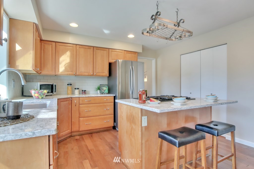 5053 Northeast 23rd Street Renton, WA 98059 - Photo 8 of 23