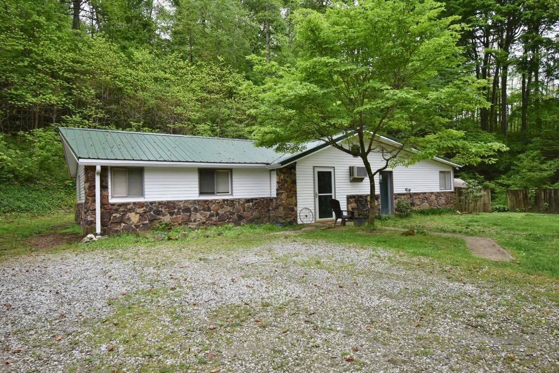 10262 East Dobson Road Bloomfield, IN 47424 - Photo 1 of 18