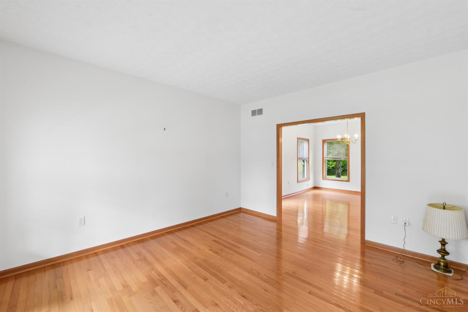 1109 Asbury Road Cincinnati, OH 45255 - Photo 35 of 69