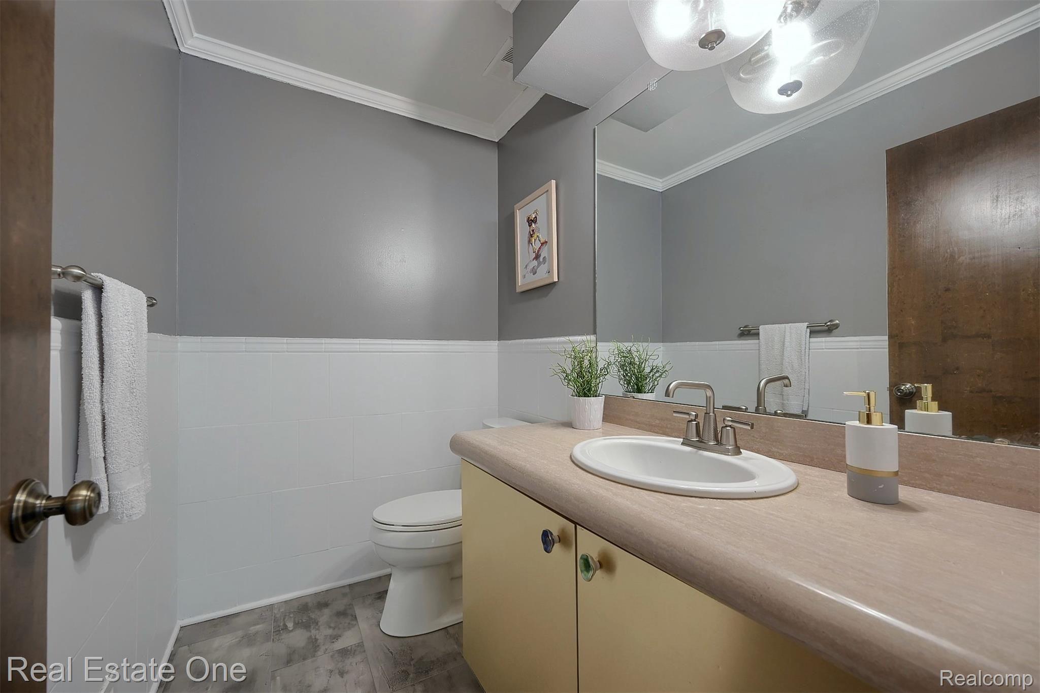 31227 Country Ridge Circle Farmington, MI 48331 - Photo 16 of 45 18-Half-Bath.jpg
