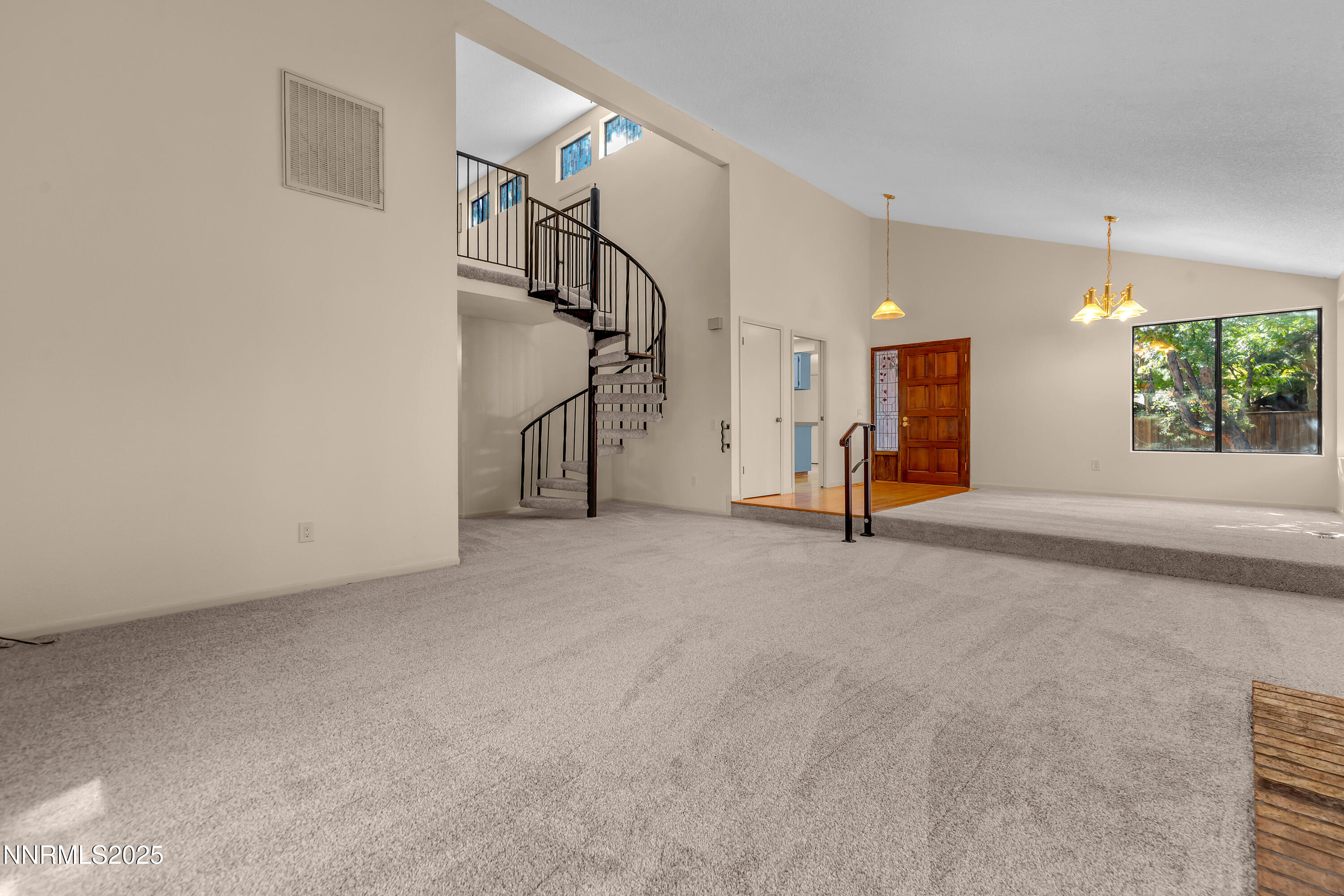 320 West Riverview Circle Reno, NV 89509 - Photo 11 of 47 Living Room