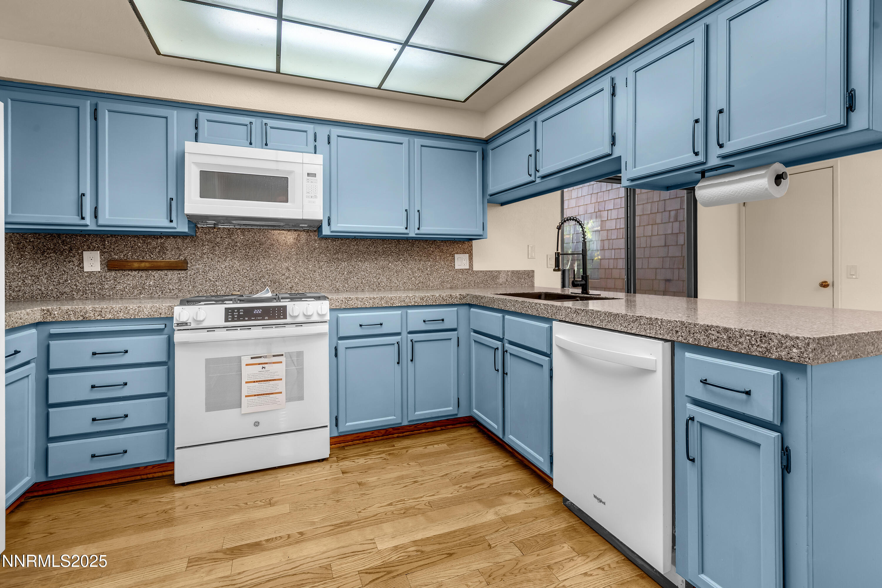 320 West Riverview Circle Reno, NV 89509 - Photo 2 of 47 Kitchen