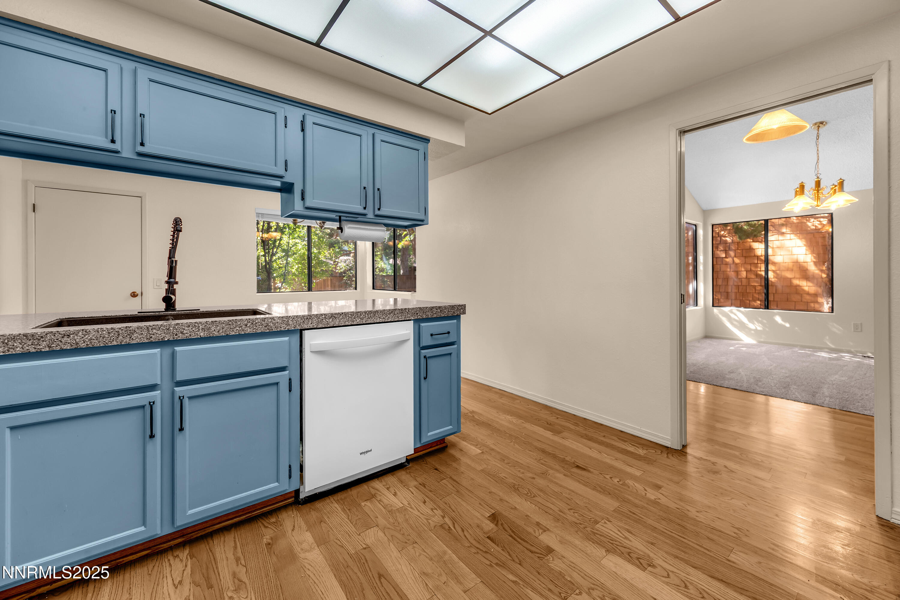 320 West Riverview Circle Reno, NV 89509 - Photo 5 of 47 Kitchen