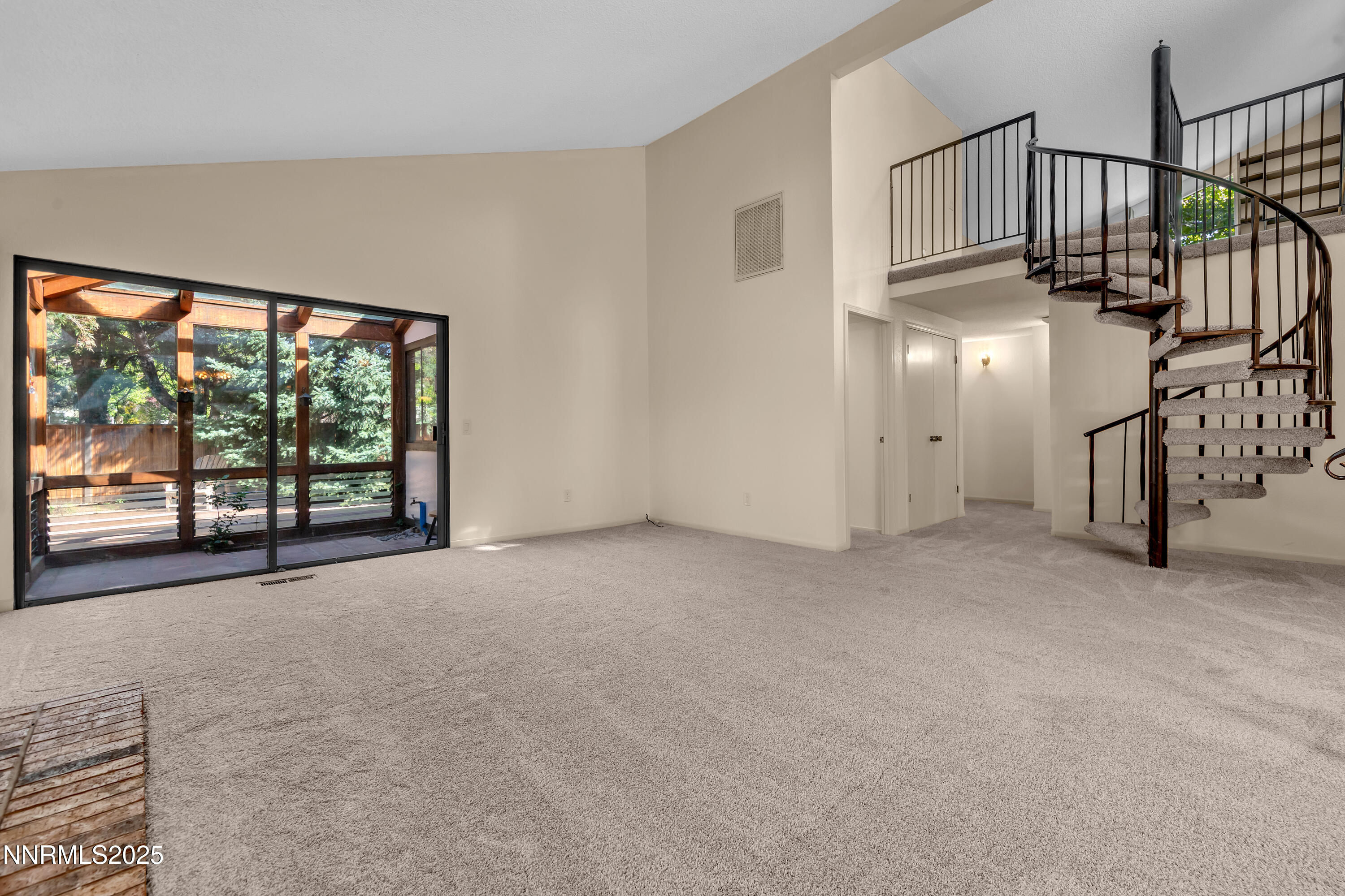 320 West Riverview Circle Reno, NV 89509 - Photo 8 of 47 Living Room