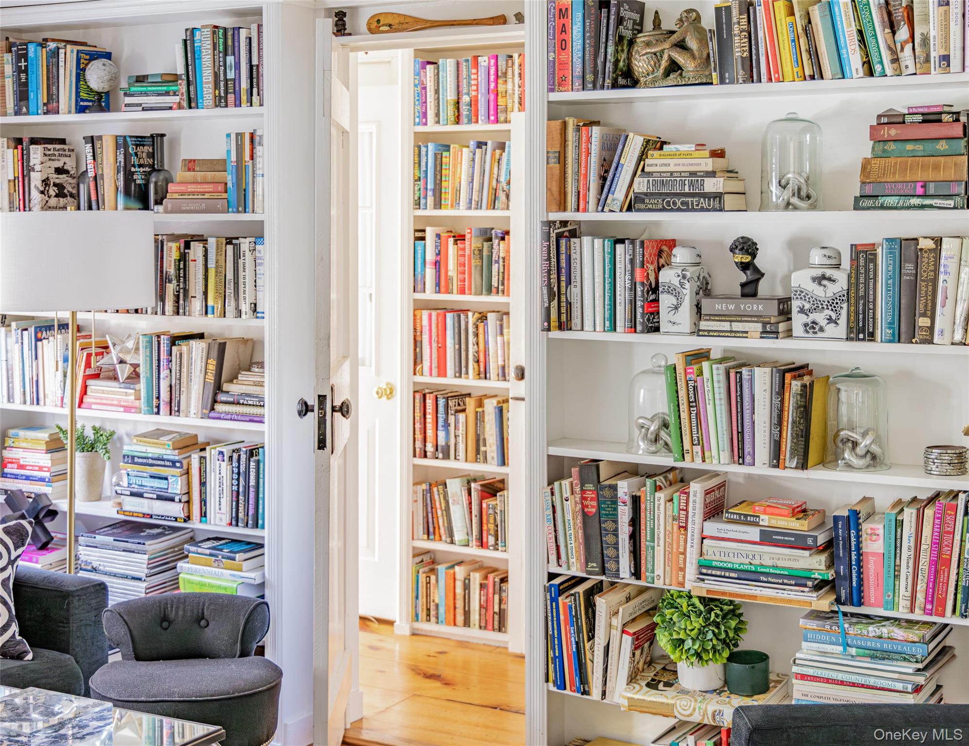 78 Mecox Road Water Mill, NY 11976 - Photo 9 of 41 a book shelf with books and a book shelf