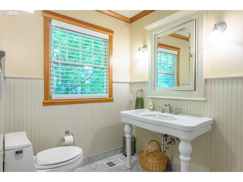 737 Northwest Spring Avenue Portland, OR 97229 - Photo 13 of 32