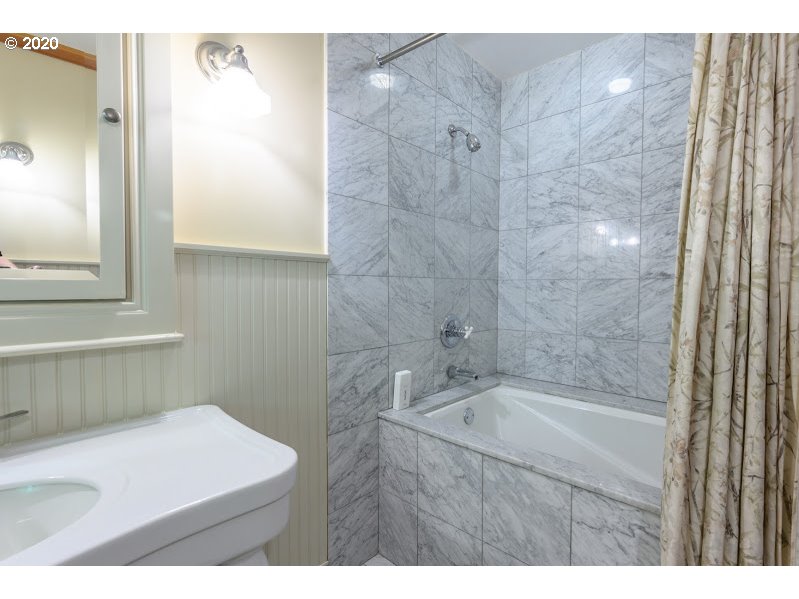 737 Northwest Spring Avenue Portland, OR 97229 - Photo 14 of 32