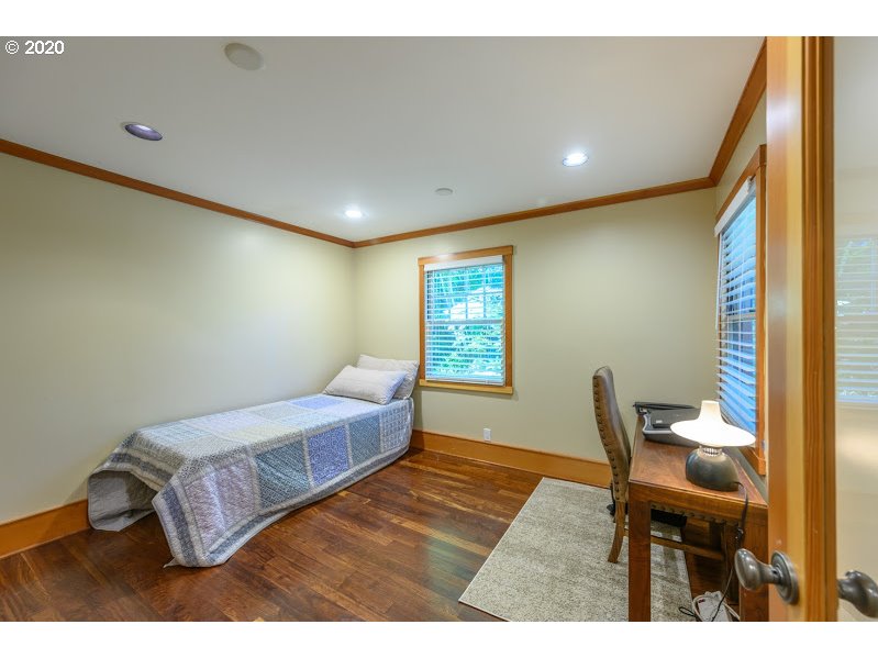 737 Northwest Spring Avenue Portland, OR 97229 - Photo 29 of 32