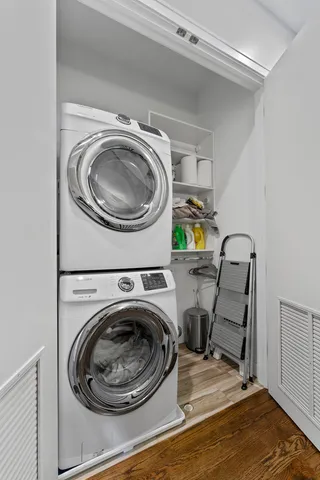 $6,000 | 2437 West Jackson Boulevard, Chicago, IL 60612