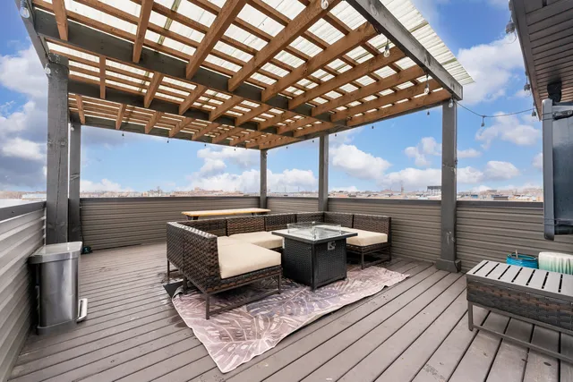 $6,000 | 2437 West Jackson Boulevard, Chicago, IL 60612