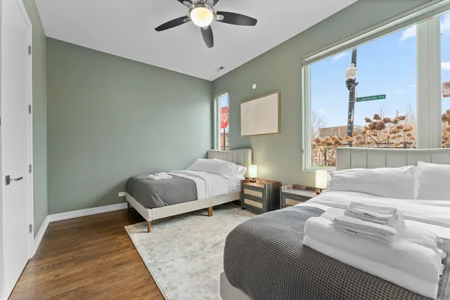 $6,000 | 2437 West Jackson Boulevard, Chicago, IL 60612