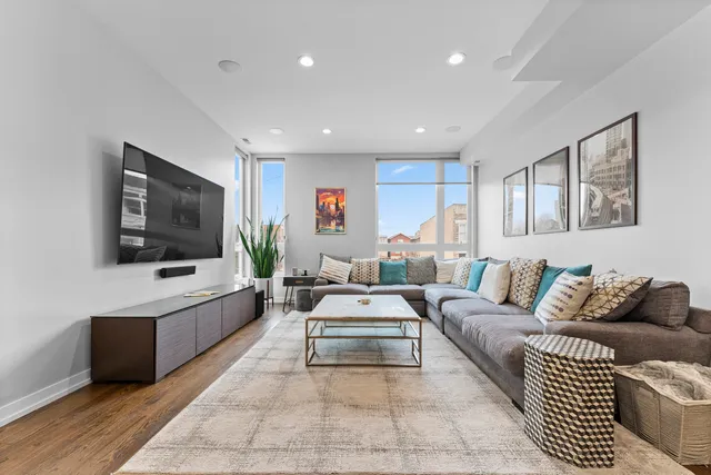 $6,000 | 2437 West Jackson Boulevard, Chicago, IL 60612