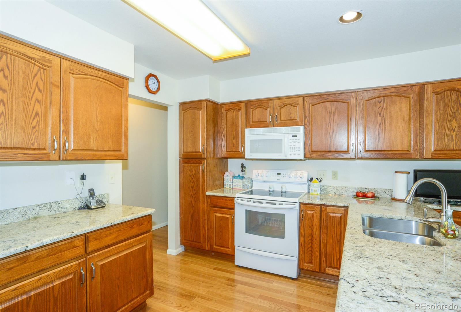 9027 Greenspointe Lane Highlands Ranch, CO 80130 - Photo 7 of 32