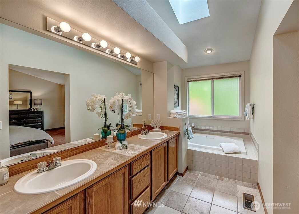 9132 Northeast 151st Street Bothell, WA 98011 - Photo 15 of 16
